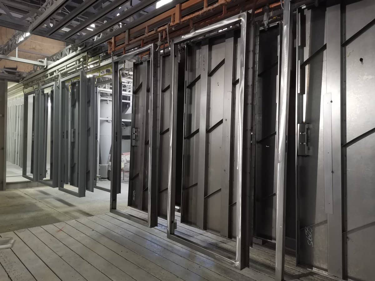 Пример установки двери — Производство